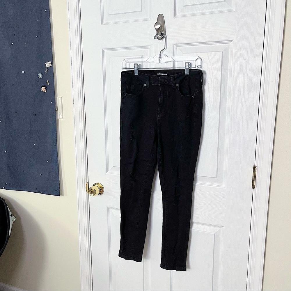 ✧･ﾟblack ripped skinny jeans